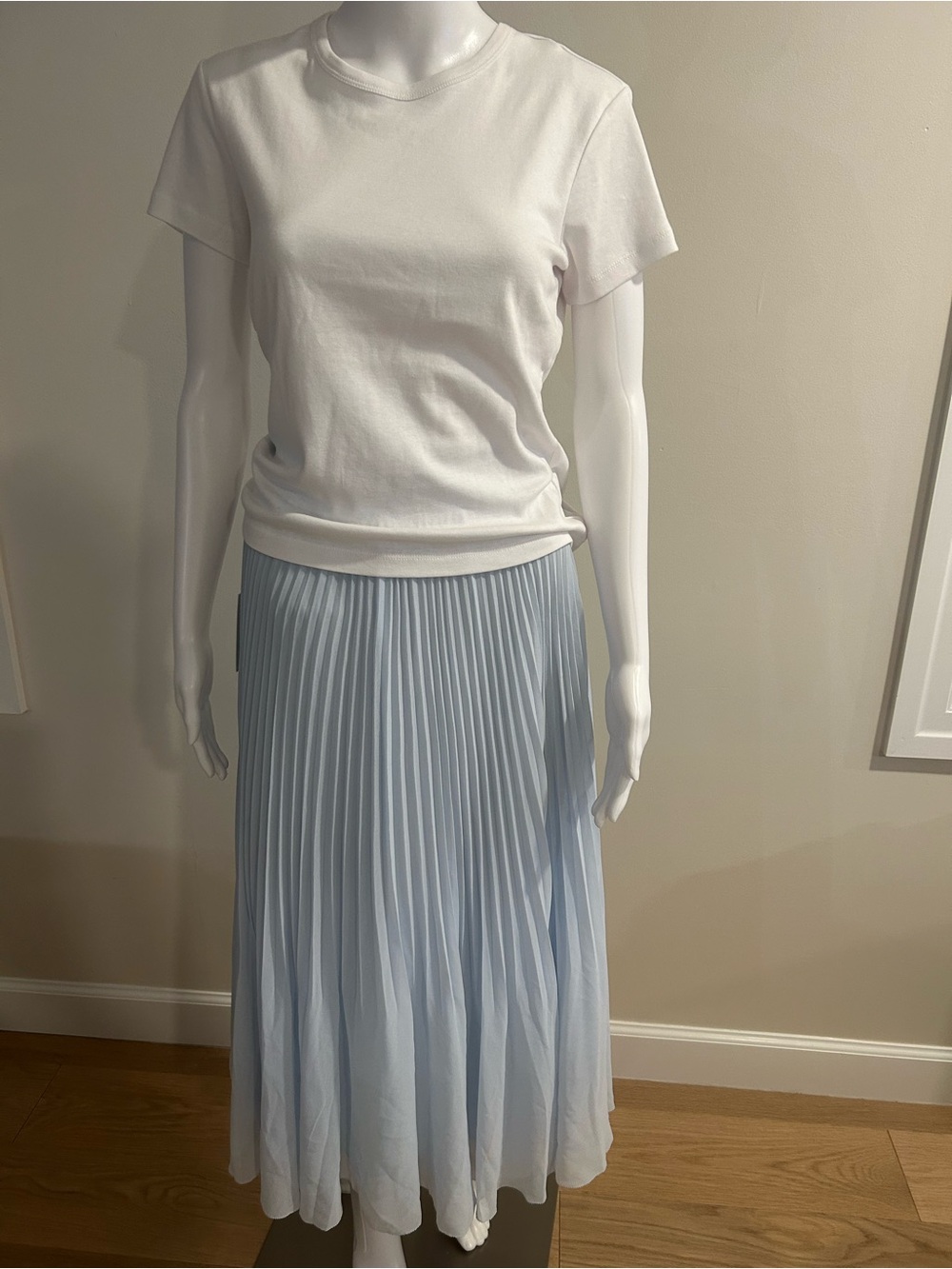 Wilfred 
Twirl Pleated Skirt 

New With Tags